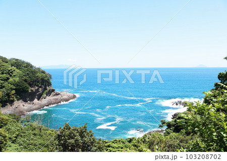 青い海白い波伊豆半島下田綺麗な海岸風景 青い海白い波伊豆半島下田綺麗な海岸風景 103208702