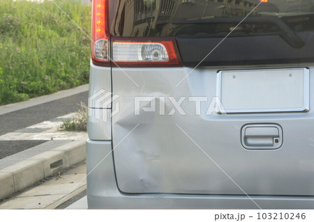 車体の凹み バックドア 乗用車 車体の凹み バックドア 乗用車 103210246