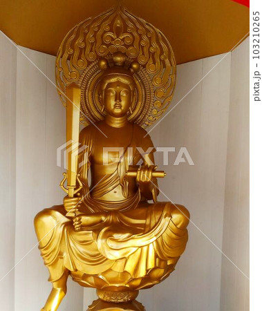 中国大連の寺院の像 中国大連の寺院の像 103210265