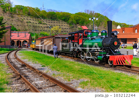 北海道　小樽市　小樽市総合博物館（中央駅に停車するアイアンホース号） 103212244