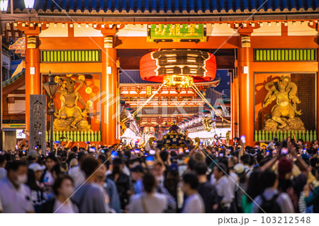 日本の東京都市景観 三社祭4年ぶり完全復活!…宮入りへ。仲見世に入る神輿=5月21日・最終日 日本の東京都市景観 三社祭4年ぶり完全復活!…宮入りへ。仲見世に入る神輿=5月21日・最終日 103212548