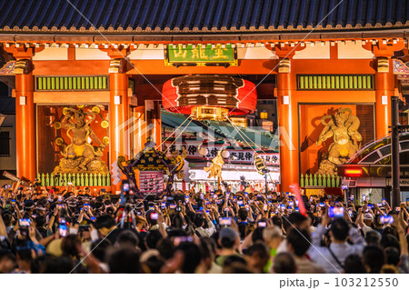 日本の東京都市景観 三社祭4年ぶり完全復活!…宮入りへ。仲見世に入る神輿=5月21日・最終日 日本の東京都市景観 三社祭4年ぶり完全復活!…宮入りへ。仲見世に入る神輿=5月21日・最終日 103212550