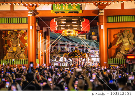 日本の東京都市景観 三社祭4年ぶり完全復活!…宮入りへ。仲見世に入る神輿=5月21日・最終日 日本の東京都市景観 三社祭4年ぶり完全復活!…宮入りへ。仲見世に入る神輿=5月21日・最終日 103212555