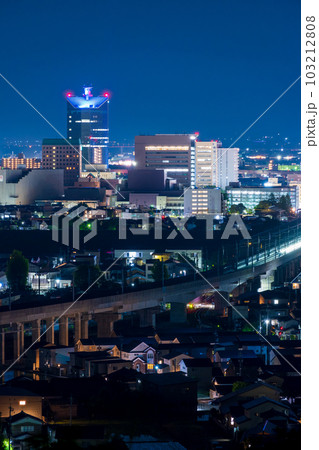 呉羽山展望台から富山駅方面の夜景と晴れの夜空|富山県富山市 呉羽山展望台から富山駅方面の夜景と晴れの夜空|富山県富山市 103212808