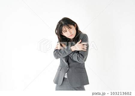 女性 発熱 寒気 風邪 女性 発熱 寒気 風邪 103213602