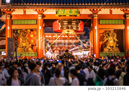 日本の東京都市景観 三社祭4年ぶり完全復活!…宮入りへ。熱気あふれる浅草寺前…=5月21日・最終日 日本の東京都市景観 三社祭4年ぶり完全復活!…宮入りへ。熱気あふれる浅草寺前…=5月21日・最終日 103213846