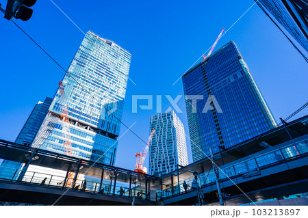 東京・渋谷の高層ビル群・オフィスビル群 103213897