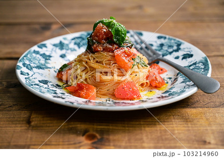 トマトとバジルの冷製パスタ トマトとバジルの冷製パスタ 103214960