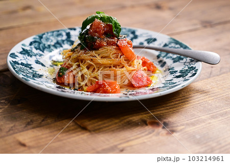 トマトとバジルの冷製パスタ トマトとバジルの冷製パスタ 103214961