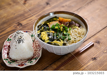 生ソーメンでのにゅう麺とおむすび 生ソーメンでのにゅう麺とおむすび 103215003