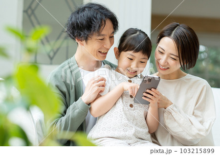 スマホ 親子 ファミリー スマホ 親子 ファミリー 103215899