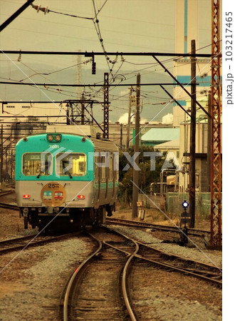 岳南鉄道の風景 岳南鉄道7000系 岳南富士岡駅駅付近(夕暮れ時) 岳南鉄道の風景 岳南鉄道7000系 岳南富士岡駅駅付近(夕暮れ時) 103217465