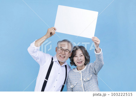 active young senior Korean Asian couple with copyspace board active young senior Korean Asian couple with copyspace board 103222515