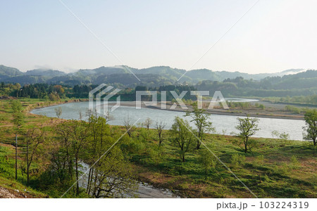 関越自動車道 越後川口SA展望広場から信濃川(新潟県長岡市) 関越自動車道 越後川口SA展望広場から信濃川(新潟県長岡市) 103224319