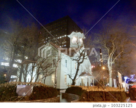 夜の時計台 103225125