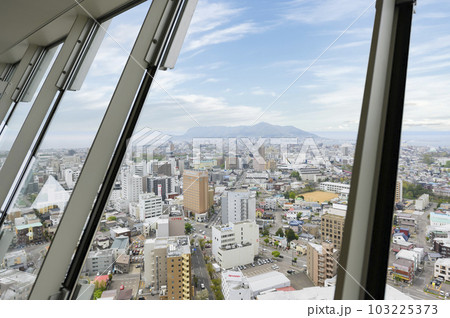 函館 五稜郭タワーから見た函館山 函館 五稜郭タワーから見た函館山 103225373
