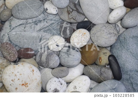 海辺の小石の背景素材 103228585