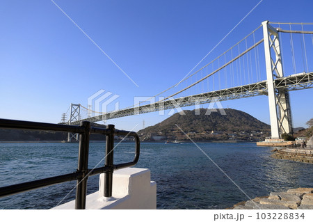 ノーフォーク広場から見る関門橋と海峡 ノーフォーク広場から見る関門橋と海峡 103228834