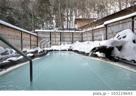 白濁温泉｜自然豊かな冬の露天風呂 103229693