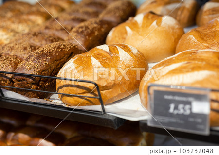fresh golden breads on the shelf of the bread section of the supermarket 103232048