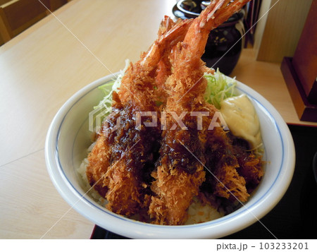 とんかつ・カツ丼チェーン店で食べる「海老フライ丼」 103233201
