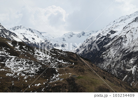【スイス】 氷河特急から見える風景 103234409