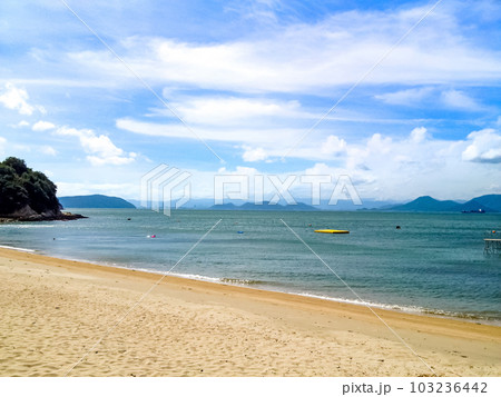 直島の海水浴場から高松市を望む景観 直島の海水浴場から高松市を望む景観 103236442