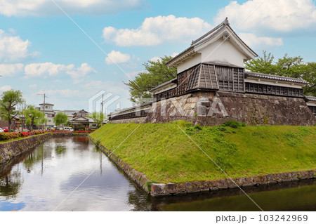 京都府長岡京市勝龍寺城の水堀と隅櫓 京都府長岡京市勝龍寺城の水堀と隅櫓 103242969