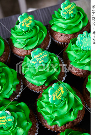 Wall Happy St. Patrick’s Day chocolate cupcakes Irish luck four-leaf clover sayings green frosting Wall Happy St. Patrick’s Day chocolate cupcakes Irish luck four-leaf clover sayings green frosting 103244446