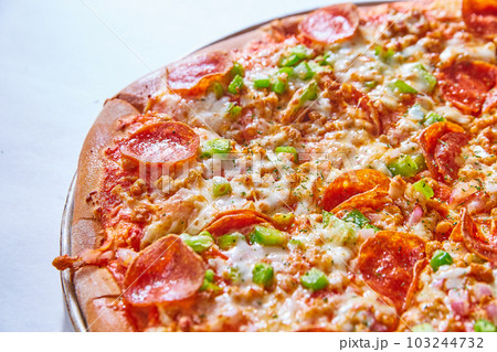 Silver tray 14’ pizza pepperoni green pepper, cheese, red sauce meal asset 103244732