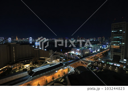 レインボーブリッジの夜景風景 レインボーブリッジの夜景風景 103244823