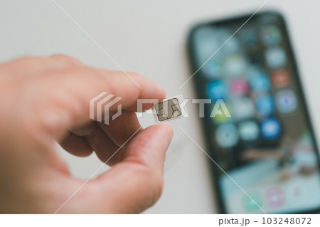 マイクロSIMカードとスマホ マイクロSIMカードとスマホ 103248072