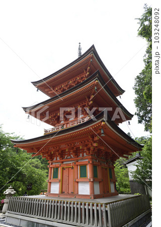 竹生島　宝厳寺　三重塔（仏舎利塔） 103248092