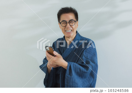 浴衣のミドル男性　 103248586