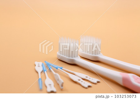 口腔ケアで虫歯予防 口腔ケアで虫歯予防 103253073
