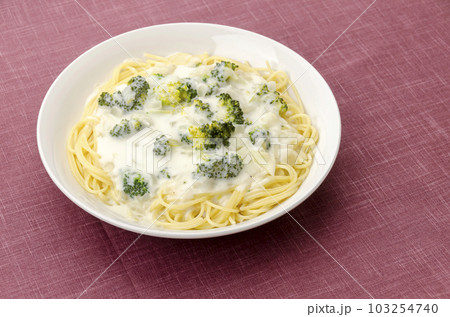 ブロッコリーのクリームパスタ 103254740