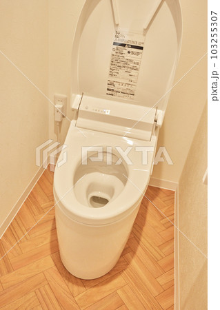 清潔感のあるトイレ　新築 103255307