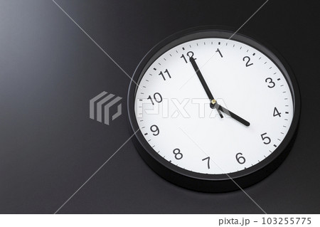 掛け時計　黒バック 103255775