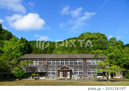 芦北町立女島小学校（廃校） 103256197