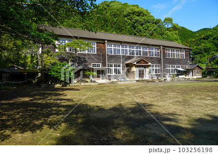 芦北町立女島小学校（廃校） 103256198