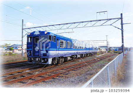 JR荒島駅を通過する観光列車あめつち(イラスト風) JR荒島駅を通過する観光列車あめつち(イラスト風) 103259394