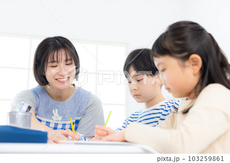 学童保育イメージ　 103259861