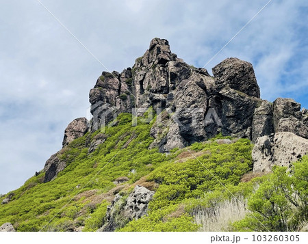 山の上の岩場 103260305