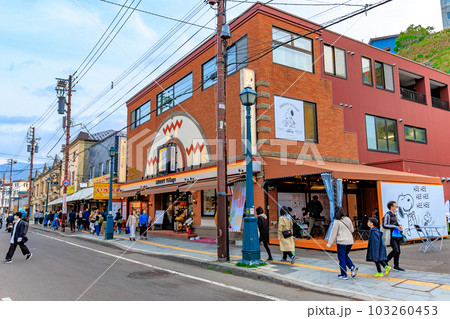 北海道　小樽市　小樽堺町通り商店街 103260453
