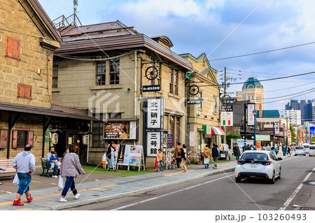 北海道　小樽市　小樽堺町通り商店街 103260493
