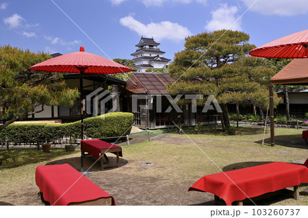 茶室麟閣より鶴ヶ城天守閣 茶室麟閣より鶴ヶ城天守閣 103260737