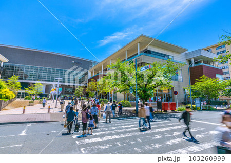 日本の横浜都市景観　たまプラーザ駅（北口）などを望む 103260999