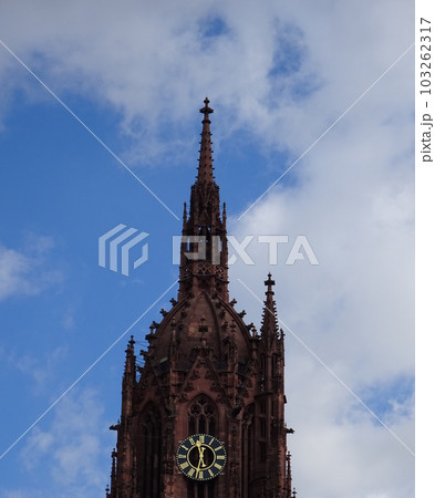 ドイツ・フランクフルトの昼景色・建築 103262317