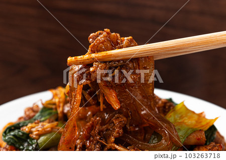 Mara xiang guo stir-fried meat, vegetables, and dried tofu in mara sauce Mara xiang guo stir-fried meat, vegetables, and dried tofu in mara sauce 103263718