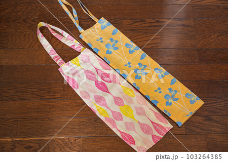 2種類の細長い手作りエコバッグ 103264385